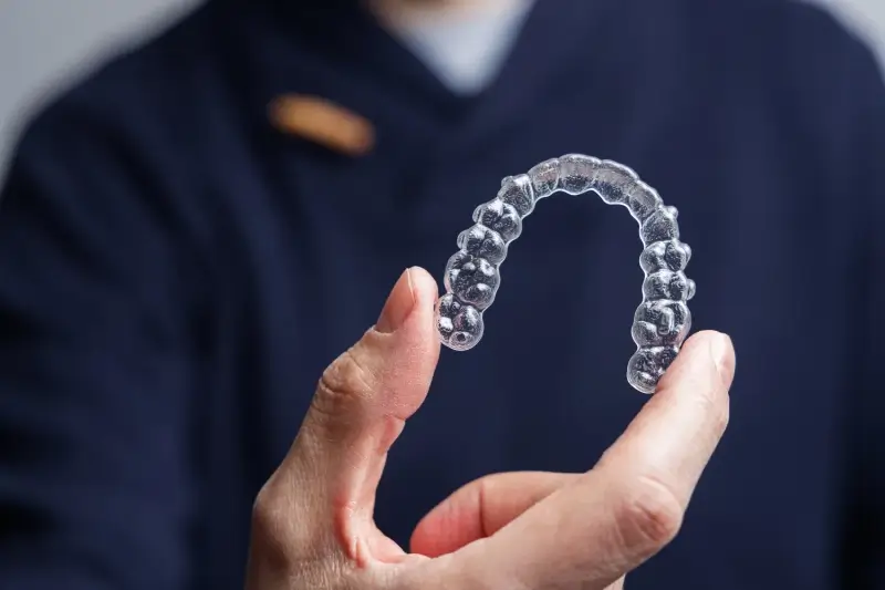 Jak długo trwa leczenie nakładkami Invisalign?